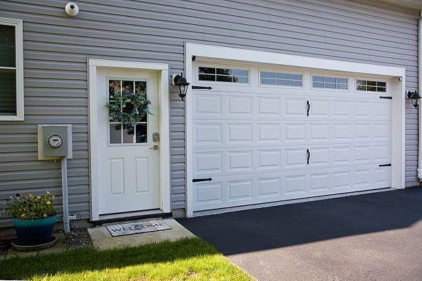 24/7 Emergency Garage Door Panel Replacement experts in Charleston, IL